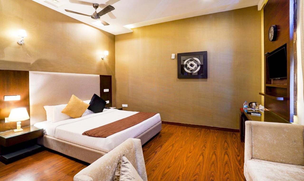 Redwood Resort Panchkula Exterior foto
