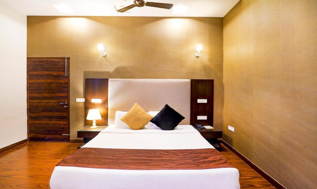 Redwood Resort Panchkula Exterior foto