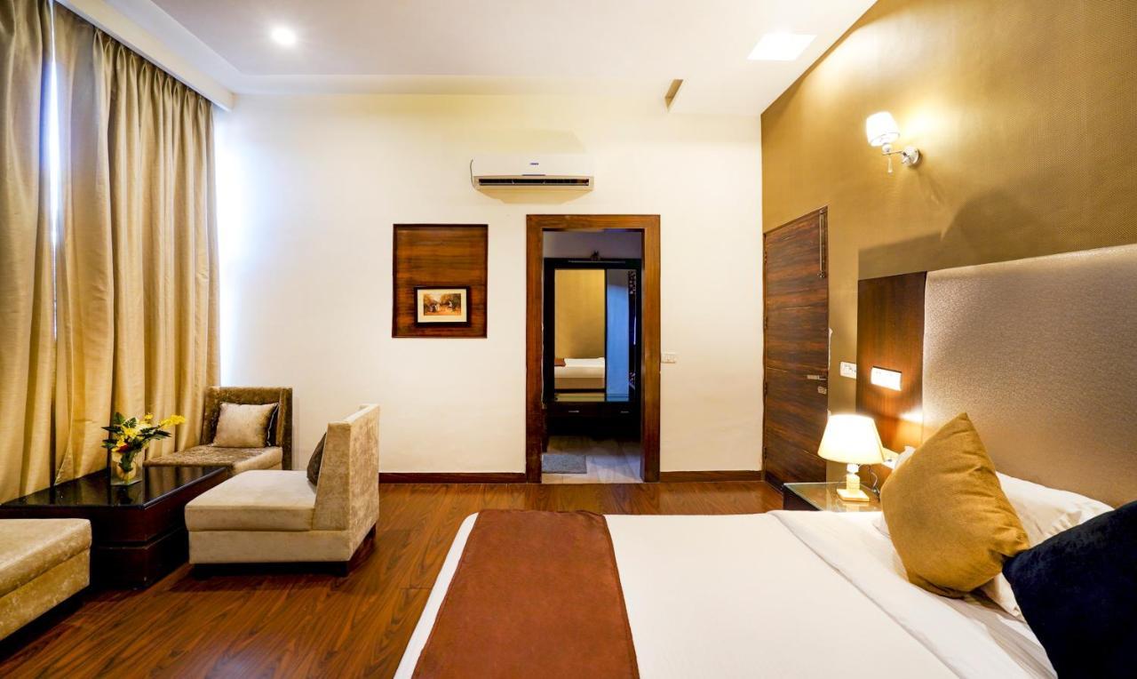 Redwood Resort Panchkula Exterior foto