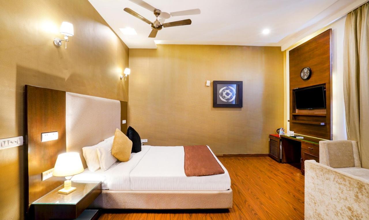 Redwood Resort Panchkula Exterior foto