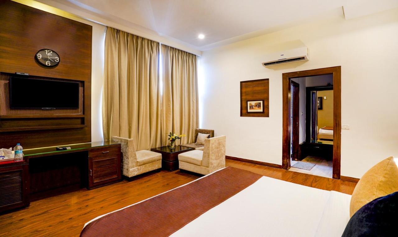Redwood Resort Panchkula Exterior foto