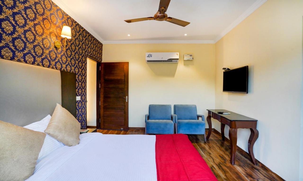 Redwood Resort Panchkula Exterior foto
